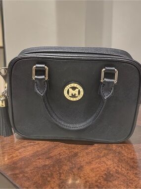 Black Metro City Crossbody Camera Bag with Gold Emblem